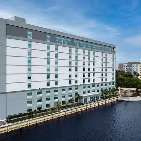 Tru By Hilton Miami Airport South Blue Lagoon